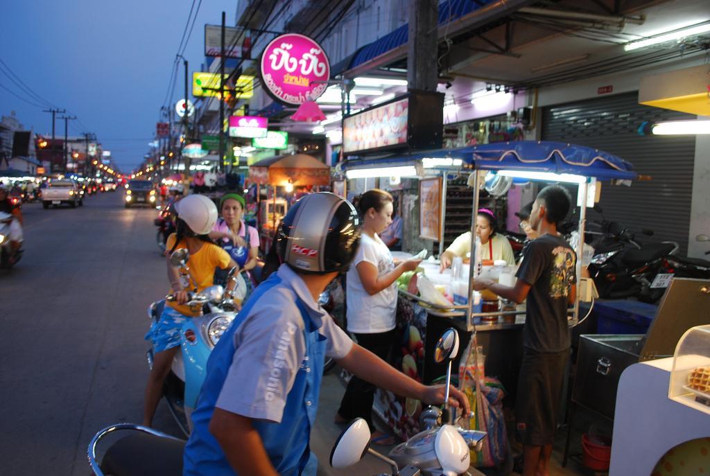 Salsa Hostel Chumphon Zewnętrze zdjęcie
