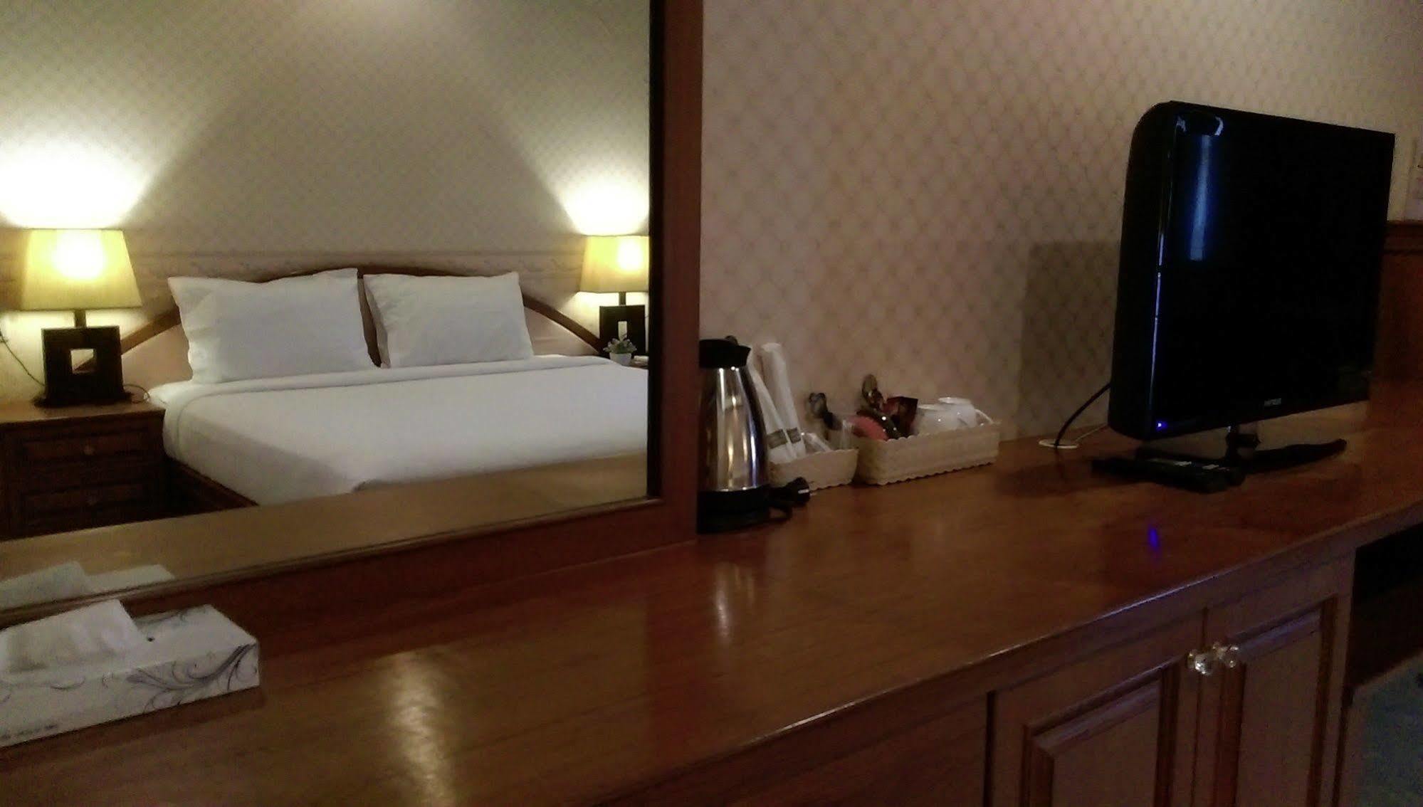 Salsa Hostel Chumphon Zewnętrze zdjęcie